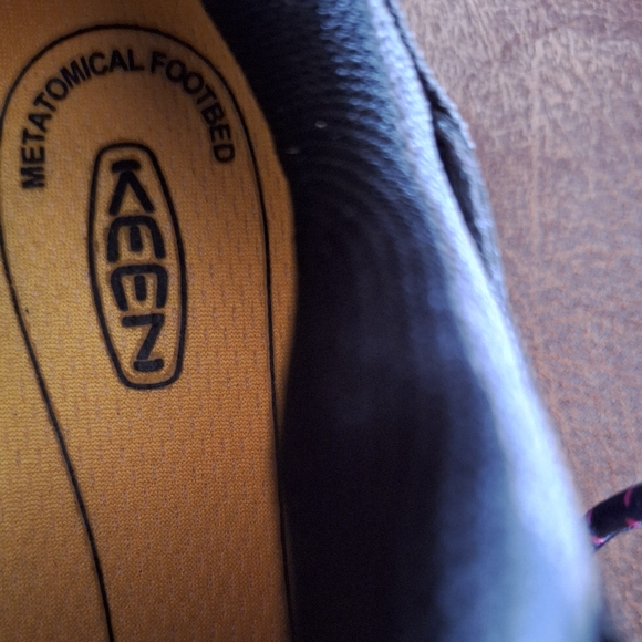Keen NWOT Metatomical Footbed Women's Gray Work Shoes Size 7 - Picture 3 of 6